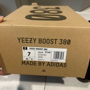 Yeezy boost 380 onyx size 7